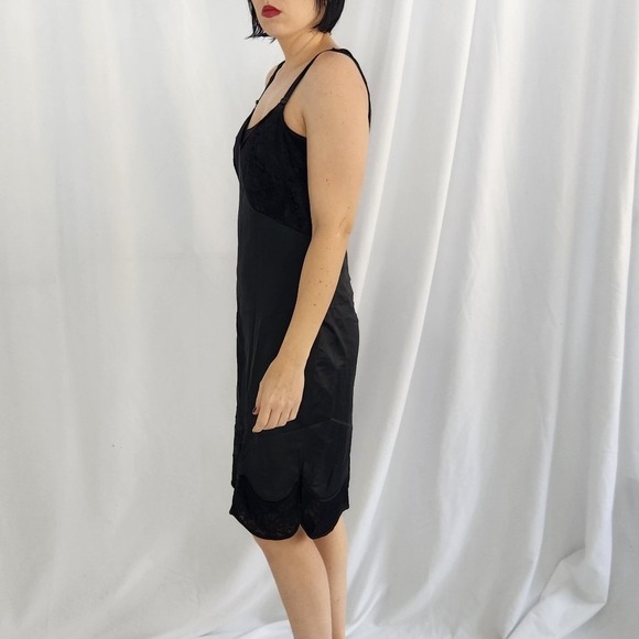 80s Black Lacy Nylon Slip - Picture 2 of 3